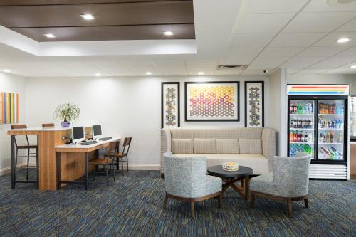 Imagen de la galería de Holiday Inn Express Louisville Northeast, an IHG Hotel, en Louisville