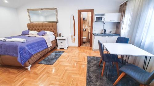 Кровать или кровати в номере Herc Apartments Sarajevo