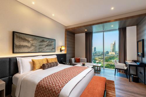 Taj Jumeirah Lakes Towers Image