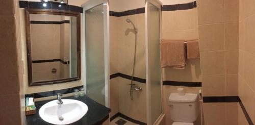 Gallery image of KH&Aacute;CH SẠN HƯƠNG SEN PH&Uacute; Y&Ecirc;N in Tuy Hoa