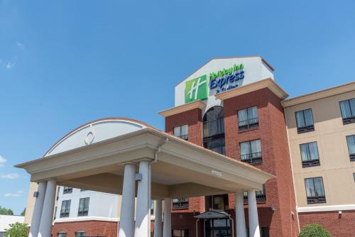 Holiday Inn Express & Suites - New Philadelphia Southwest, an IHG Hotel