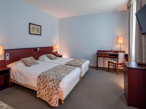 Postel nebo postele na pokoji v ubytování Noemys Neris Montlucon - hotel restaurant