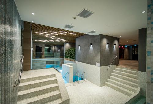 Bazén v ubytování Fletcher Wellness-Hotel Kamperduinen nebo v jeho okolí