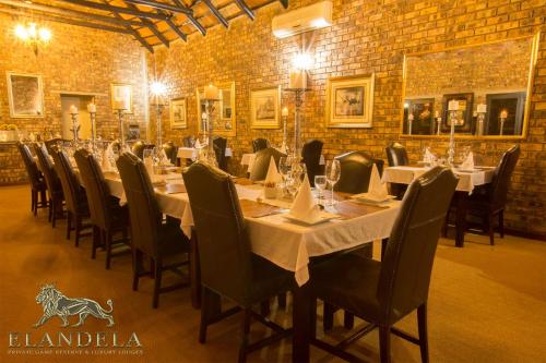 Elandela Private Game Reserve and Luxury Lodges Pty Ltdにあるレストランまたは飲食店