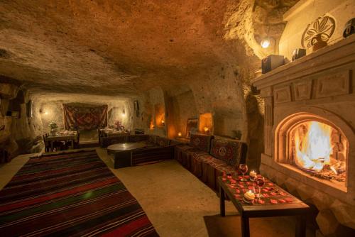 a large room with a fireplace in a cave at Karamanli Konagi in Guzelyurt