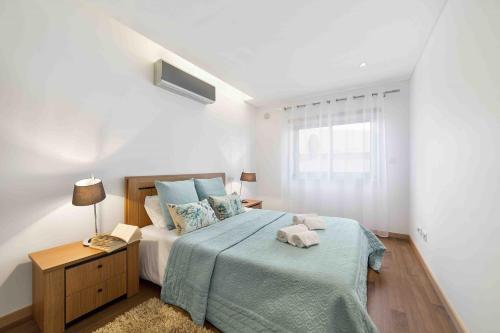 En eller flere senge i et værelse på Baia Residence 3 - Holiday Apartments - By SCH