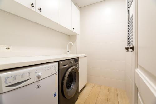 a laundry room with a washer and dryer at Boutique Apart Upe in Tbilisi City