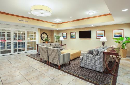 TV a/nebo společenská místnost v ubytování Candlewood Suites El Paso by IHG