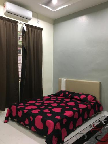 Postel nebo postele na pokoji v ubytování Homestay Cikgu Izan Kuala Terengganu