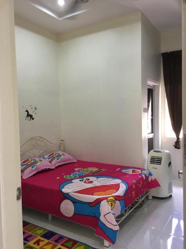 Postel nebo postele na pokoji v ubytování Homestay Cikgu Izan Kuala Terengganu