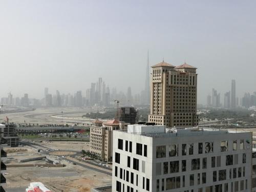 Nespecifikovaný výhled na destinaci Dubaj nebo výhled na město při pohledu z apartmánu