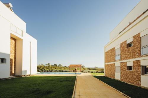 a view of the courtyard of a building at Carmona - By SCH in São Martinho do Porto
