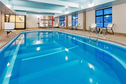 a swimming pool with blue water in a building at Holiday Inn Express & Suites Northeast, an IHG Hotel in York