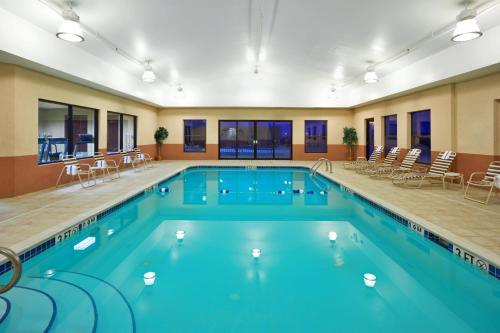 a swimming pool with blue water in a hotel room at Holiday Inn Express Hotel & Suites Cleveland-Streetsboro by IHG in Streetsboro