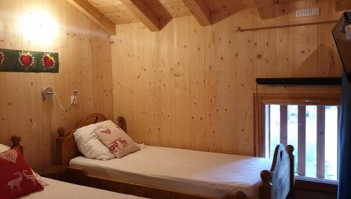 a room with two beds and a window at La Courtine 3 in Verchaix