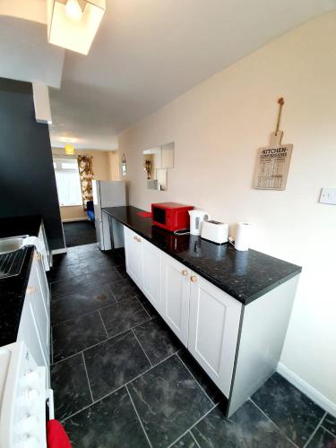 A kitchen or kitchenette at 4 Bedroom Rayleigh Town House
