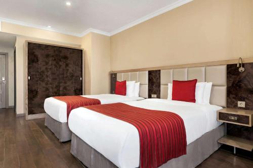 Кровать или кровати в номере Ramada by Wyndham Bishkek Centre