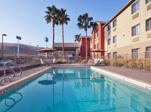 Πισίνα στο ή κοντά στο Holiday Inn Express Westley by IHG