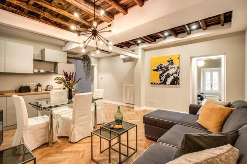 Trevi Fountain Superior 3 bdr apartment