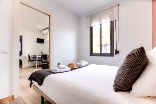 Un pat sau paturi într-o cameră la Nicebarcelonaapartments