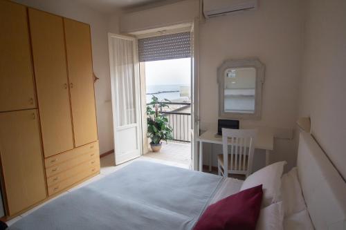 a bedroom with a bed and a view of the ocean at Hotel Morri in Bellaria-Igea Marina