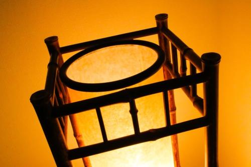 a close up of the top of a wooden crib at ⑳都宿 松 in Osaka