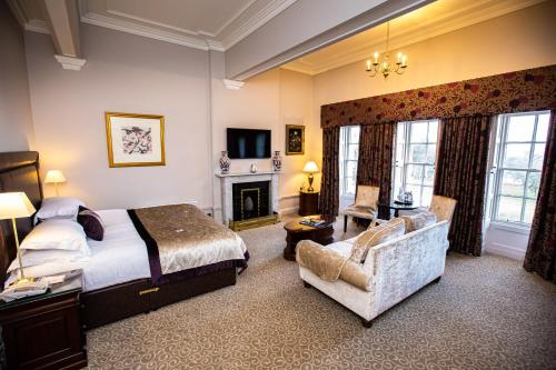 En eller flere senge i et værelse på Macdonald Pittodrie House