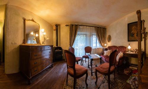 a living room with a couch and a mirror at TORRE DEL GRIFONE nel medioevo di Cividale del Friuli in Faedis