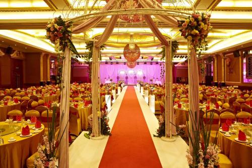 a banquet hall with a long aisle with tables at Kempinski Hotel Shenzhen - 24 Hours Stay Privilege, Subject to Hotel Inventory in Shenzhen
