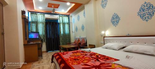 Posteľ alebo postele v izbe v ubytovaní Shivam Guest House