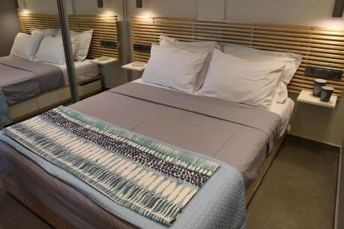 A bed or beds in a room at ATHENS PHOS Brand New Loft in Historical Athens Historical Center