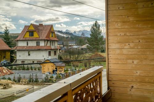 En generel udsigt til bjerge eller udsigt til bjerge taget fra feriegården