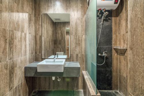 a bathroom with a sink and a shower at RedDoorz Plus near Akademi Kepolisian Semarang 3 in Candi