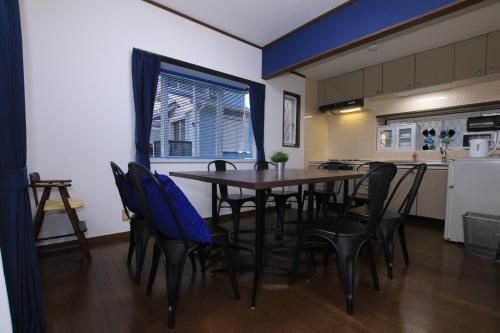 a kitchen with a dining room table and chairs at Tiz wan 津名あわじ in Awaji