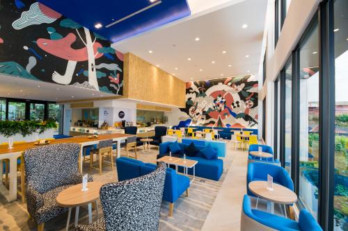 Holiday Inn Express Taichung Fengchia, an IHG Hotel tesisinde bir restoran veya yemek mekanı