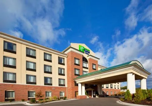 Holiday Inn Express Hotel & Suites Detroit-Utica by IHG in Sterling Heights