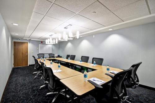 a conference room with a long table and chairs at Holiday Inn Express Romulus / Detroit Airport by IHG in Romulus
