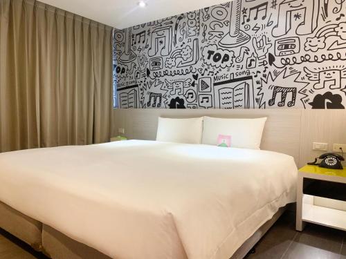 Ένα ή περισσότερα κρεβάτια σε δωμάτιο στο Wholesome Hotel