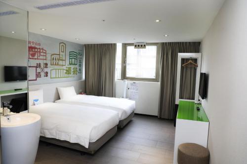 Ένα ή περισσότερα κρεβάτια σε δωμάτιο στο Wholesome Hotel