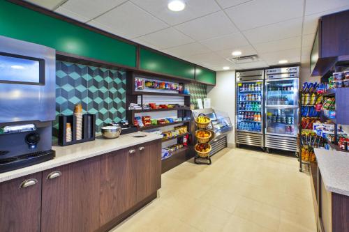 Принадлежности для чая и кофе в Holiday Inn Washington-Dulles International Airport by IHG