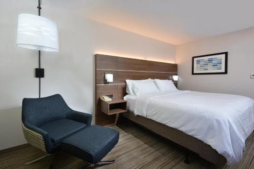 A bed or beds in a room at Holiday Inn Express Raleigh-Durham Airport, an IHG Hotel