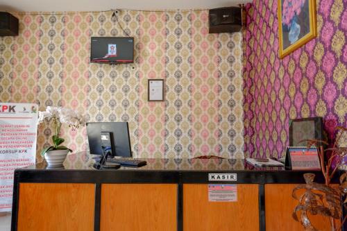 Gallery image of RedDoorz @ Hotel Grand Aulia Majene in Majene