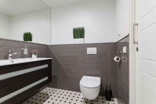 Foto Central apartments, Quiet with Free Parking and AC. 2