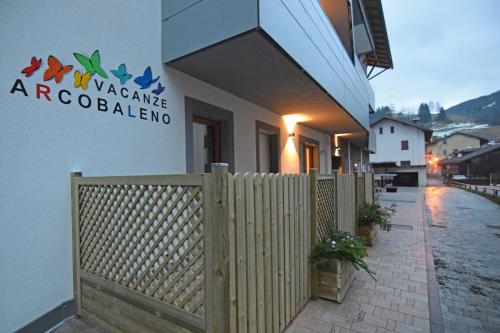 Budova, kde se prázdninový dům nachází