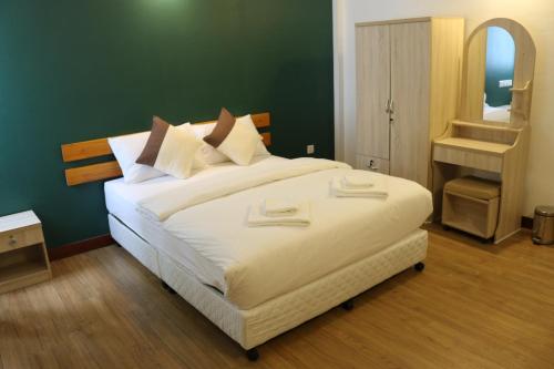 A bed or beds in a room at Acqua Blu Rasdhoo