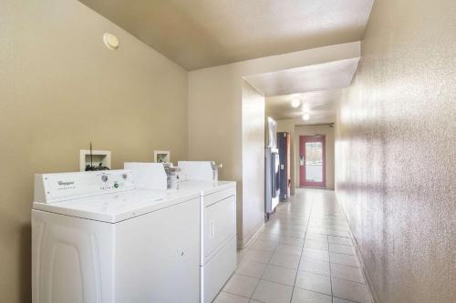 a laundry room with a white washer and dryer at Econo Lodge Inn & Suites I-35 at Shawnee Mission in Overland Park