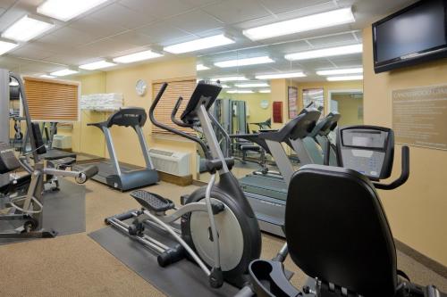 a gym with several treadmills and cardio machines at Candlewood Suites Alabaster by IHG in Alabaster