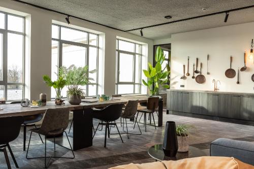 ห้องอาหารหรือที่รับประทานอาหารของ Hilversum City Apartments