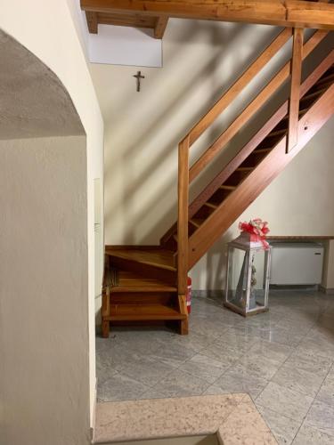 a staircase in a house with a cross on the wall at Il Vicoletto holiday house in Volta Mantovana