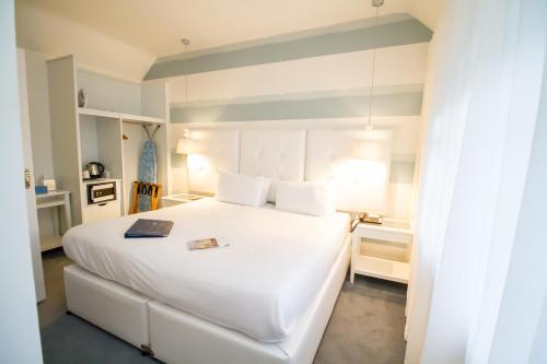 Postel nebo postele na pokoji v ubytování Connemara Sands Hotel & Spa